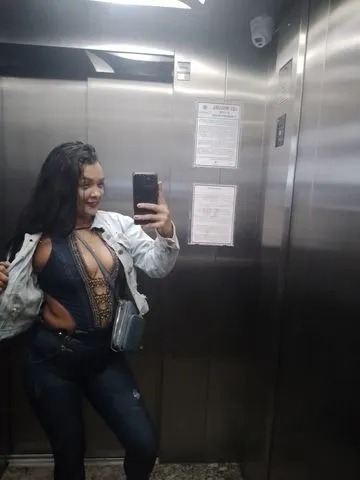 Oiii sou a Bia , começando agora mais meu atendimento é super top 😈, sou nova sem pressa, oral babadinho e sarros sem capa ,um atendimento top, super acessível,  super tranquilo e estilo namoradinha de verdade com beijos e muito mais, vamos nos conhecer tenho certeza que será uma experiência incrível...