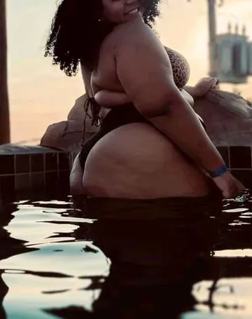 Se vc curte uma mulher grandona gordinha, tipo namoradinha. Disponível tenho local. Só atendo no meu . Obs, sem curioso pfv. Somente pra quem gosta de GG mulherão sem frescura 