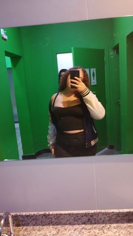 Ruiva ,alta, cacheada, branquinha , apertadinha