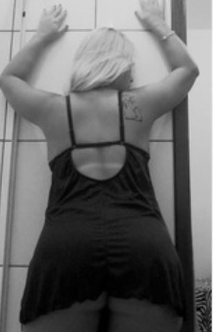 Sou uma mulher carinhosa, envolvente e romântica, daquelas que fazem você se sentir especial do início ao fim. Meu estilo é namoradinha, com carinho, atenção e química verdadeira — tudo com muito respeito, elegância e intensidade na medida certa.

Sou exigente com meus limites, porque valorizo meu corpo e meu bem-estar:
❌ Não faço anal
✔️ Oral somente com camisinha
👉 Não mudo de ideia por dinheiro algum

Atendo em motel, hotéis, pousadas e também tenho local próprio, sempre com total discrição e conforto.
Faço acompanhamentos em restaurantes e barzinhos, pois tenho postura, educação e um visual discreto, ideal para quem preza por descrição e boa companhia.

Se você procura mais do que um momento rápido — quer conexão, carinho, romance e presença de verdade — eu sou a escolha certa.

💰 Valor: R$ 200,00 a hora
Discrição, respeito e experiência inesquecível garantidos ✨