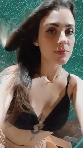 Loirinha estilo namoradinha tatuada
Atendo no carro motel ou a domicílio 