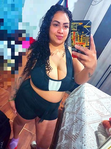 Baixinha morena que adora namorar recém chegada por aq  estou te esperando 🌚🔥