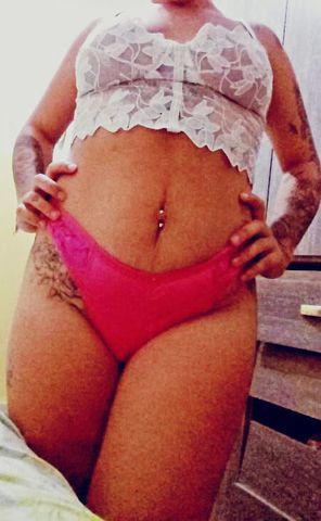 mulheres Costa Rica - MS morena 19 anos Magra 1.60 63 kilos branca cabelos nas costa.  Algumas tatuagem indinha
