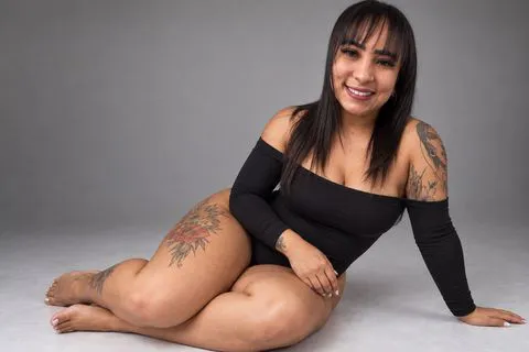 Amores tenho local disponível para atender vocês para mais informações me chamar no WhatsApp pois tem algumas restrições e vamos a combinar