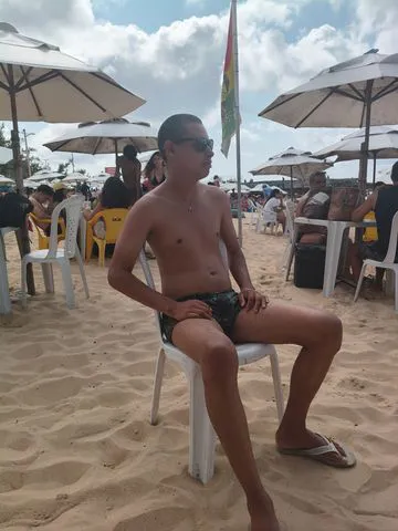 Venha conhecer Esse novinho safado com experiência educado gentil simpático estou aqui pra lhe satifazer.