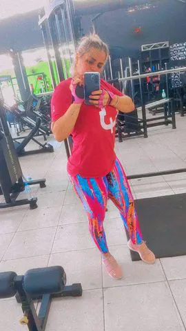 Vamos ser deviria sou sua namoradinha e sua dona vem me conhecer sou carinhosa atenciosa aqui você vai ter seu melhor prazer