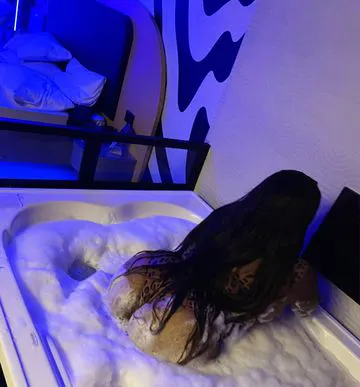 Venha se satisfazer com a nifetinha safada 