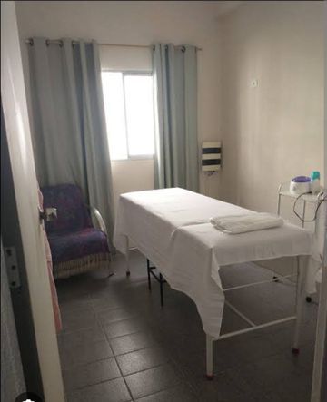 Sou uma coroa de 50 anos, cheirosas, experiente e carinhosa, 
Só atende em meu local no Imbuí 
Faço rapidinha 