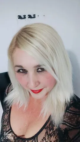 Olá sou cabritinha loira 150 com local ao lado paranatex saída Curitiba