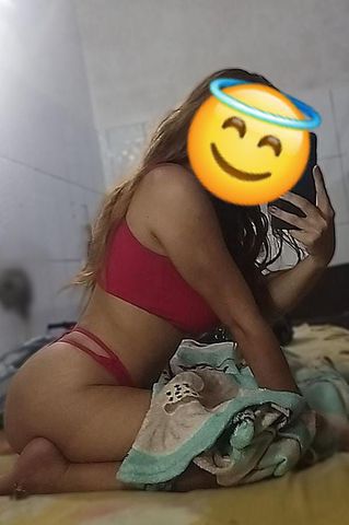Magrinha e muito gostosa.