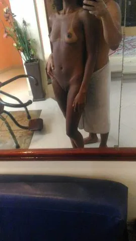Ola somos um casal bissexual

fazemos atendimentos a homem , mulher , casal e outros sem preconceito

me chamo isis morena 23 anos

ele roberto mulato 29 anos

ambos ativos e passivos

se procura diversidade uma nova experiência sexual

realizamos todas as suas fantasias

atendemos também com praticas bdsm

dominação e outros fetiches inversao banhos de tudo um pouco

diga qual sua fantasia seu fetiche