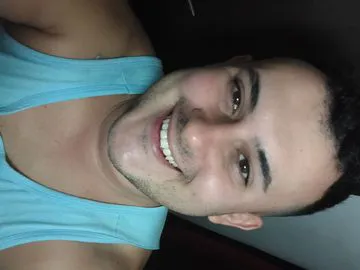 Procuro um cara bacana, valorizo a reciprocidade, comunicação e afeto. Amo cuidar e também curto ser cuidado.

Sou passivo.Prefiro homens dos 35 aos 47 anos. Apenas homem do RJ.

Moro na zona norte. Não curto homem casado e nem quem namora.