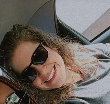 Cheguei recentemente na cidade. Se você quer uma garota que, além do sexo, tenha um papo legal, te convido a me conhecer e sei que não vai se decepcionar. Sou branquinha, de seios naturais, corpo médio. Atendo em hotéis/motéis e até mesmo em residências