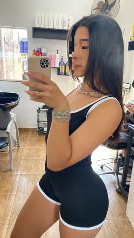 Olá amores! Meu nome e julia tenho 18 anos, sou iniciante,  possuo local e tbm atendo motel venham me conhecer 