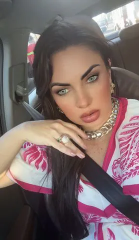 Super carismática, especialista em massagens e atendimento personalizado! Realizo fantasias e fetiches. Atendo homens , mulheres e casais!!!