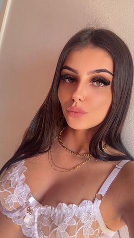 A danadinha que você estava procurando, me chamo Aghata, prazer. Sou uma acompanhante morena clara de 19 aninhos, uma gata sexy e atraente, dona de um corpo maravilhoso. Vou te levar ao delírio em um encontro inesquecível, pois entre quatro paredes não tenho limites para te satisfazer. Sou perfeita para te proporcionar um prazer sem igual, meu sexo é com força e sem frescuras, faço um anal delicioso e guloso te levando ao ápice do prazer.
Realizo ainda chamada de vídeo, vendo packs e realizo um sexting bem safadinho.