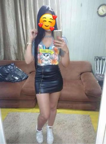 Olá, meus lindos. Eu sou a cintia tenho 20 anos, sou uma acompanhante morena, linda, atraente e muito gostosa. Tenho os seios durinhos e maravilhosos e um bumbum bem gosto. 

Adoro fazer um oral bem babado, com sexo anal valor a parte. Realizo fetiches e todas as posições, tudo sem pressa estilo namoradinha para se deliciar na minha bucetinha apertada.

Estou atendendo no centro de São Paulo, atendo somente com meu local. Se estiver interessado, agende pelo meu telefone 11958460130, será perfeito estar ao meu lado, beijos.