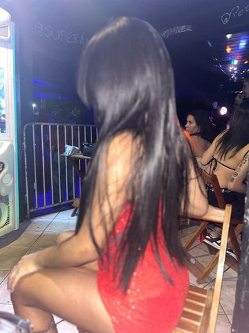 Sou uma menina morena pronta para te dar prazer venha me conhecer vocês vão adorar