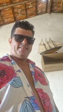 Sou motorista de carreta não gosto de carinho sou carioca mais moro em salvador sou verdadeiro me usa que eu te uso a diversão da madrugada 