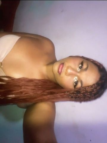 Pretinha rabuda 🔥 peito pp e bunda GG , venha saborear esse chocolate quente 🥵 344744
