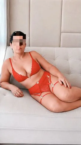 Olá estou aqui de volta sou a rainha do sexo anal beijo na boca um boquete bem delicioso vc que gosta de uma bucetinha e um cuzinho apertadinho eu estou disponível meu atendimento e bem tranquilo sou comunicativa  carinhosa e safadinha 
