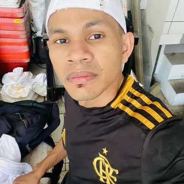 Sou magro tenho 25 anos sou natural do Pará mas moro em Manaus