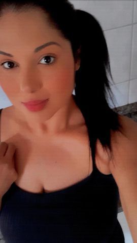 Olá, atendo na minha casa Faço chamada de vídeo também, sou a Pati recém-chegada na cidade de Maringá, sou uma acompanhante bastante fogosa para te dar prazer.
Faço massagem relaxante para aliviar a tensão, adoro fazer aquele oral gostoso e molhadinho até você me dar leitinho na minha boca, eu adoro.
Para aqueles que gostam de coisas diferentes como beijo grego, inversão de papéis e chuva dourada, eu faço, sou especialista nesse quesito.
Aqui em Maringá, estou atendendo com local de fácil acesso e bastante discreto, aceito cartão ou pix. Vamos marcar, mais informações pelo whatsapp ou telefone, meu número de contato é o 44998549779, espero você, amor, beijos.