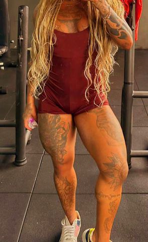 Olá! Sou terapeuta. Trabalho com diversas técnicas especiais de massoterapia. Minhas sessões de massagens são feitas em todo o seu corpo, visando à eliminação do cansaço, dores e relaxamento muscular. Relaxante, tântrica, tailandesa, vivência, nuru, intramuscular, ventosa, prostática.

Finalização: manual

Horário de atendimento:
Das 08:00 às 19:00 horas

Cachê:
R$ 250,00.