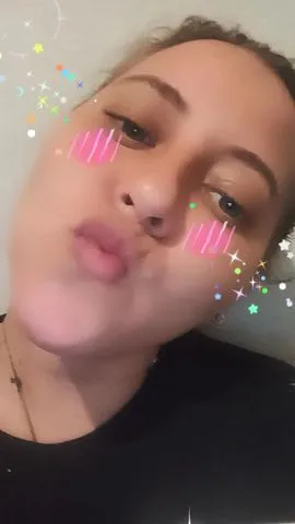 Aposto que você quer sair comigo. Se eu estiver certo,  você decide se quer me beijar no nosso encontro💋  381076