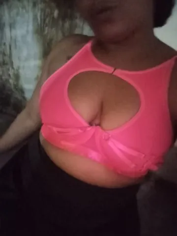 Morena quente apertadinha como local