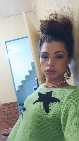 Mulher trans da boca carnuda e corpo atlético  173995