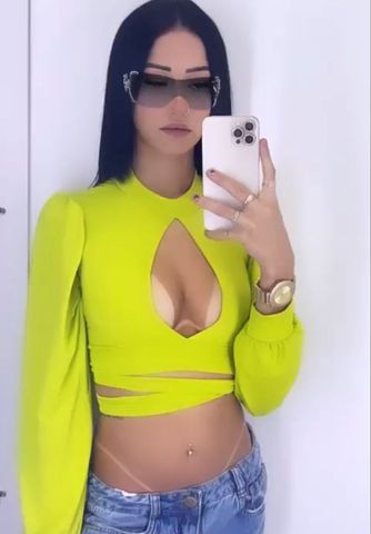 Bonequinha de luxo , baixinha ,branquinha 18 anos com local.realizo fetiches é atendo 24hrs
