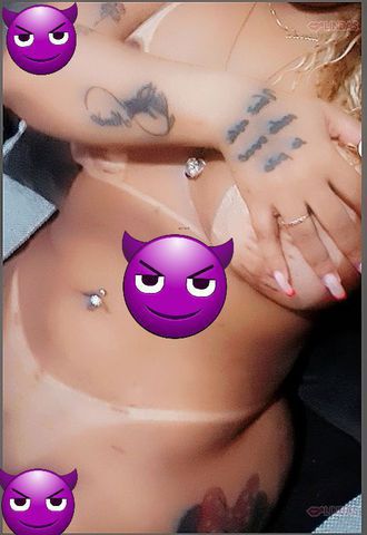 Morena envolvente, tatuada e dona de um corpo magro e fitness. Discreta, educada e sempre bem cuidada. Não fumante, prezo pela higiene, respeito e boa energia. Atendo com carinho, presença marcante e mente aberta para realizar fetiches com total descrição e consentimento. Momentos intensos, sem pressa, para quem valoriza conexão, prazer e qualidade. Não possuo local.