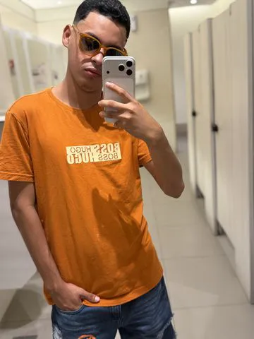 Venha conhecer Esse novinho safado com experiência educado gentil simpático estou aqui pra lhe satifazer.