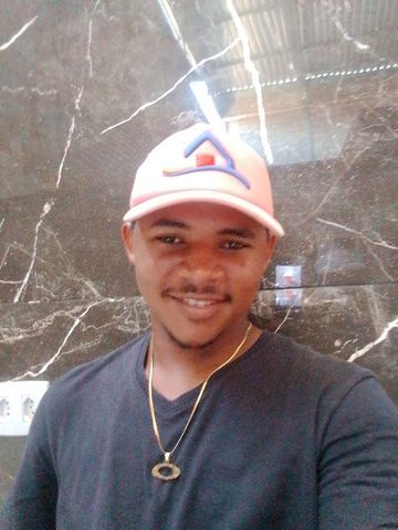 Prazer me chamo Micael tenho 21 aninho, estou atendendo mulheres e lésbica caso queiram fazer um trio, obs: somente mulher ou lésbica, atendo na minha casa e vou a domicílio tbm 😉 aguardo sua msg 62992171128 não cobro por isso 