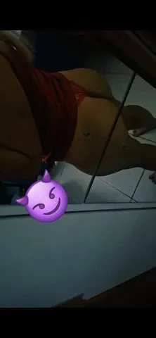 Loirinha, branquinha, bundão 
Carinhosa, gosto sem frescura...namoradinha, boa companhia