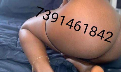 Pretinha apertadinha e quente 🔥