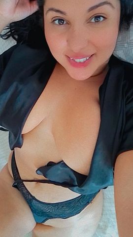 Olá, atendo na minha casa Faço chamada de vídeo também, sou a Pati recém-chegada na cidade de Maringá, sou uma acompanhante bastante fogosa para te dar prazer.
Faço massagem relaxante para aliviar a tensão, adoro fazer aquele oral gostoso e molhadinho até você me dar leitinho na minha boca, eu adoro.
Para aqueles que gostam de coisas diferentes como beijo grego, inversão de papéis e chuva dourada, eu faço, sou especialista nesse quesito.
Aqui em Maringá, estou atendendo com local de fácil acesso e bastante discreto, aceito cartão ou pix. Vamos marcar, mais informações pelo whatsapp ou telefone, meu número de contato é o 44998549779, espero você, amor, beijos.