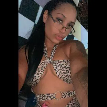 Oral e Vaginal 
 Bcta apertadinha e oral babadinho🤤