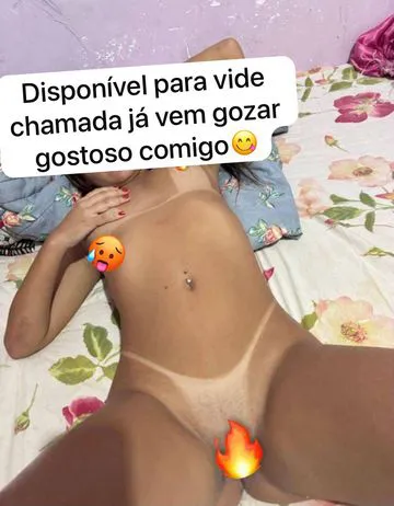 🔥 Prazer sem frescura, provocação sem limite e uma companhia que vai mexer com todos os seus sentidos…
Sou uma acompanhante quente, ousada e extremamente provocante. Daquelas que sabem provocar com palavras, olhar e atitude, deixando você com vontade antes mesmo do primeiro “oi”.

Atendo presencial e virtual, sempre com discrição, atenção e aquele jeitinho safado que faz qualquer momento ficar inesquecível. Atendo homens, mulheres, trans e pessoas com deficiência sem julgamentos, porque prazer é pra todo mundo.

Adoro provocar, enlouquecer e deixar você pensando em mim depois. Se procura uma mulher envolvente, carinhosa e cheia de malícia… me chama e vem sentir o perigo de se apegar. 💋🔥