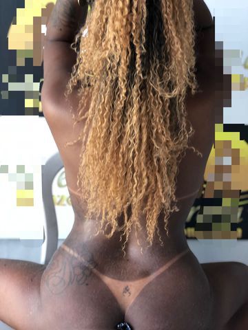 Olá rapazes sou uma Trans Femenina bem safadinha em quatro parede tenho 1,68 e 69kl
Sou  bem bronzeada cabelos cacheados  e seios  bem gostosos e lindos .  Sou passiva e ativa um dote de 18 cm e com um rabinho apertado e quetinho venha experimentar estou  doidinha  para lhe dar.  Meu atendimento e com agendamento e atendo em hotéis e motéis.