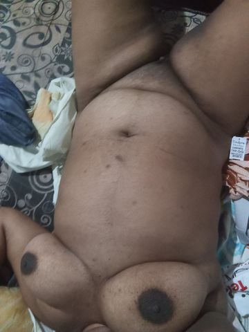 Não baixo cachê 100 reais do trabalho ou na casa do cliente ou em motel 