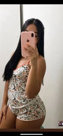 Novinha com boquete maravilhoso e a boceta apertadinha com fogo que só você consegue apagar, vem experimentar