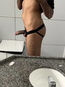 Novinho sigiloso e obediente a macho. Faço de tudo.