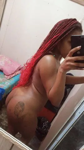 Sou bem safadinha, tenho 22 aninhos, sou um amante ou namorada bem danada.
Amo ser chupada, sou lisinha, cheirosa, tenho um boquete de enlouquecer, bem babadinho e guloso, amo ser chupada também, beija na boca de homens cheirosos.
Vem provar voces vai amar sou bem quente.