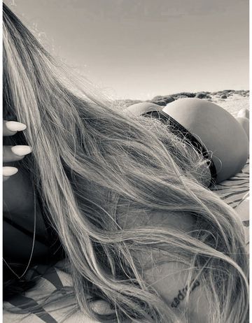 Vem fazer um amorzinho gostoso, si está procurando algo diferente, um momento pra relaxar da correria do dia a dia, ter talvez uma manhã bem gostosa ou um final do dia pra relaxar e termina a noite com muito tesao, vem me conhecer fazer um amorzinho gostoso, com aquela chupada que tenho certeza que vai querer mais, e depois que te deixar bem molhado fazer oque quiser ! sou carinhosa, simpática, discreta e gostosa! faço perfil namoradinha !na cama sou quente e safadinha gosto de dar e receber prazer não faço nada mecânico e com pressa! sou refinada e garanto que nosso momento será único quente e especial... solicito uma abordagem educada e objetiva,as fotos são reais minhas sem enganação! sou uma mulher bem seletiva, não saio com muitos homens sou para homens de bom gosto que gostem de exclusividade. faço oral bem babadinho boca de veludo faço anal a "combinar" e tem acréscimo. sou formada sou acompanhante por que gosto. venha me conhecer estou cheirozinha esperando por vc tenho certeza que iremos ter momento de puro prazer juntos! não aceito ligação restrita não retorno ligações, não respondo sms, só whatsapp não aceito violência, se me machucar o programa acaba imediatamente não permito filmar nem tirar foto