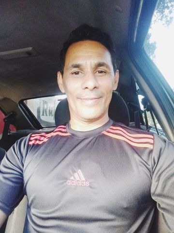 Casadas e solteiras aventureiras me chamem para uma brincadeira gostosa.