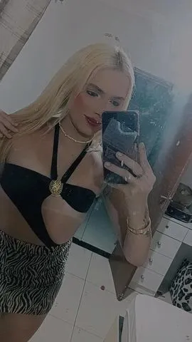 Novinha, trans, bronzeada e bem safada!