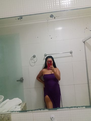 Sou Uma putinha Baixinha magrinha que adora  levar pica no cuzinho e na bucetinha 