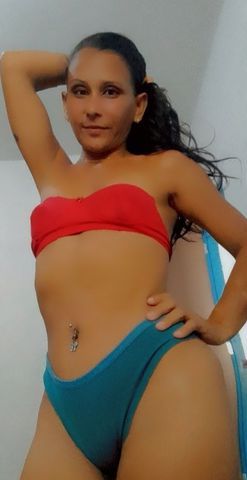 Sou baixinha magrinha e muito carinhosa